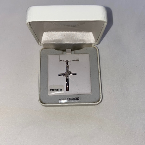 🎉HP🎉Delicate Diamonds S.S 925 1/10 Carat T.W. Diamond Cross Pendant Necklace - Picture 2 of 2